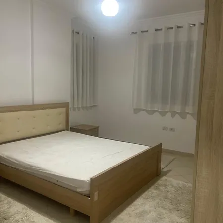 Mezes Fushe Kashar Apartament *